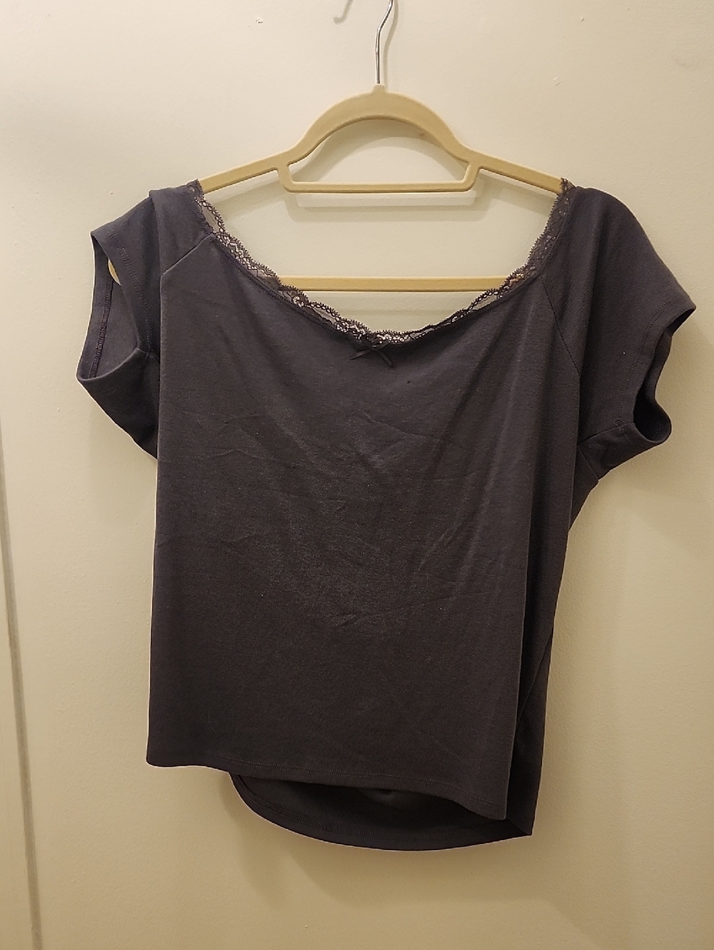 Hollister Dark Charcoal Lace-Trim Scoop Neck Camisole